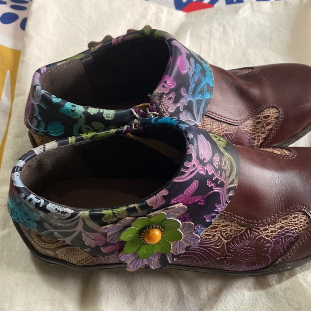 Hand painted size 39 Euro 8US leather shoes . Nearly new condition .Worn once .